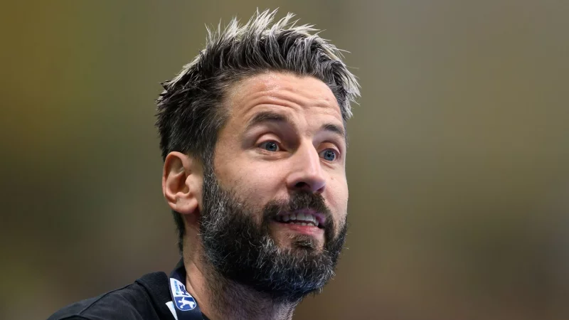 Trainer Bennet Wiegert und der SC Magdeburg setzten sich im Pokal-Achtelfinale beim TV Gro&szlig;wallstadt durch. (Archivbild) - &copy; Hendrik Schmidt/dpa