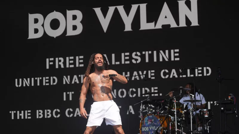 Das britische Punk-Rap-Duo Bob Vylan muss in Sachen Glastonbury keine rechtlichen Konsequenzen f&uuml;rchten. (Archivbild) - &copy; Yui Mok/PA Wire/dpa