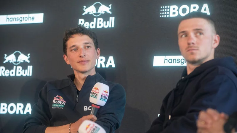 Sollen bei der Tour de France eine Doppelspitze bilden: Florian Lipowitz (l.) und Remco Evenepoel - © Clara Margais/dpa