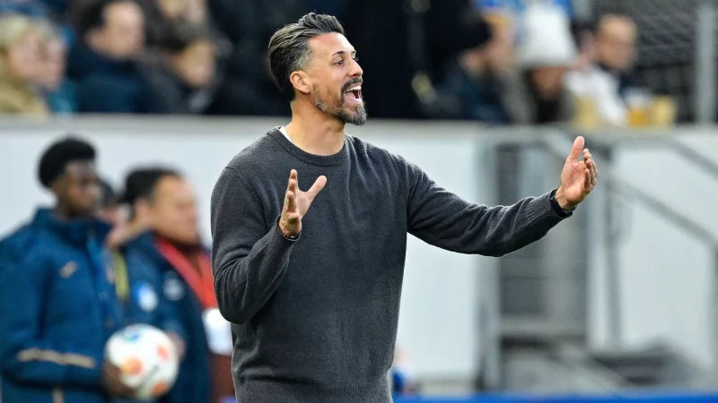 Deutliche Niederlage an alter Wirkungsstätte: FCA-Coach Sandro Wagner - © Uwe Anspach/dpa