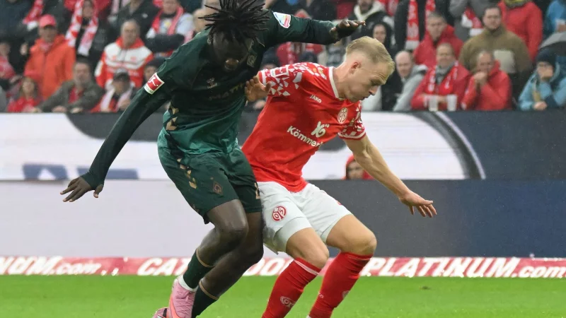 Kam gegen den FSV Mainz 05 nicht zur Geltung: Werder-St&uuml;rmer Victor Boniface (l). - &copy; Torsten Silz/dpa