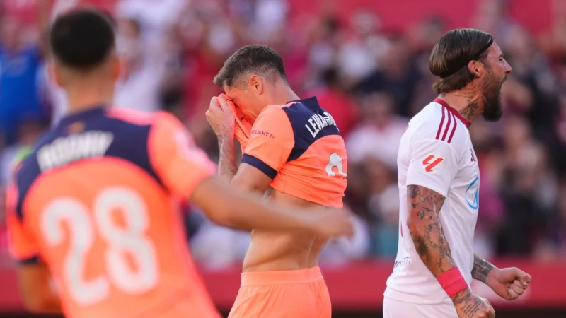 Robert Lewandowski erwischte im Spiel beim FC Sevilla nicht seinen besten Tag. - © Jose Breton/AP/dpa