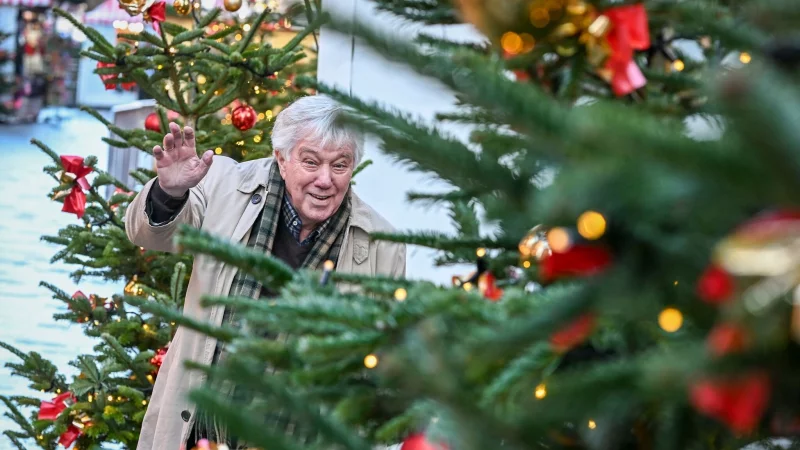 Rolf Zuckowski schenkt an Weihnachten lieber, als beschenkt zu werden. - © Jens Kalaene/dpa