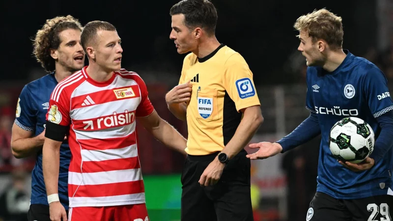 Viele Schiedsrichter, hier Harm Osmers, standen in der zweiten Pokal-Runde im Fokus. - &copy; Soeren Stache/dpa