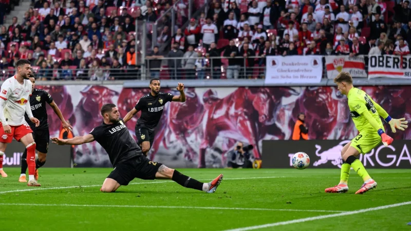 Alexander N&uuml;bel (VfB Stuttgart) hat beim 1:3 in Leipzig trotz Patzer eine starke Leiistung gezeigt. - &copy; Hendrik Schmidt/dpa