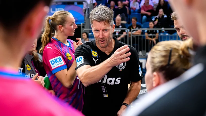 Bundestrainer Markus Gaugisch kann die Heim-WM kaum erwarten. (Archivbild) - © Marco Wolf/dpa