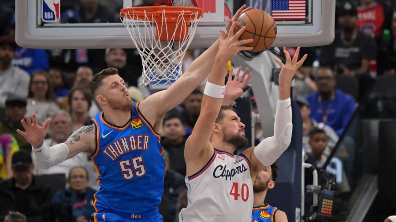 Isaiah Hartenstein (l) zeigte gegen sein Ex-Team vollen Einsatz. - &copy; Jayne Kamin-Oncea/FR170204 AP/AP/dpa