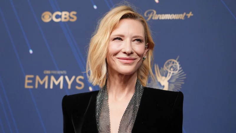 Cate Blanchett posiert bei den diesj&auml;hrigen Emmy Awards in Los Angeles. Nun bekommt die Schauspielerin einen Bambi. (Archivbild) - &copy; Jae C. Hong/Invision/AP/dpa