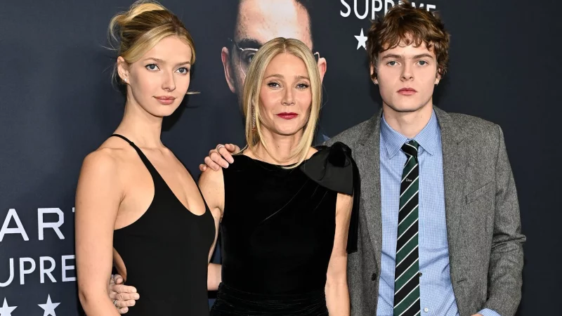 Teenager wollen nicht alles sehen: Gwyneth Paltrow (Mitte) mit Tochter Apple und Sohn Moses. (Archivbild) - &copy; Evan Agostini/Invision/AP/dpa