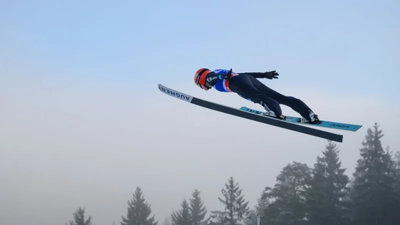 Selina Freitag zeigt in Klingenthal ordentliche Spr&uuml;nge. - &copy; Hendrik Schmidt/dpa