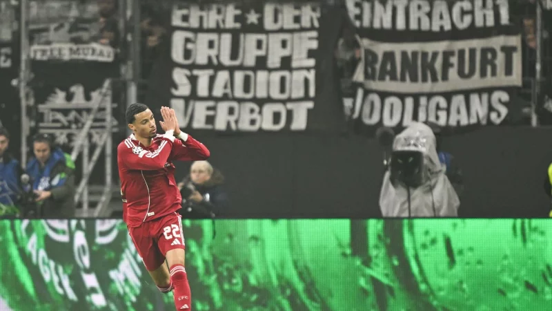 Kein großer Jubel: Der ehemalige Frankfurter Ekitiké nach dem 1:1 - © Arne Dedert/dpa