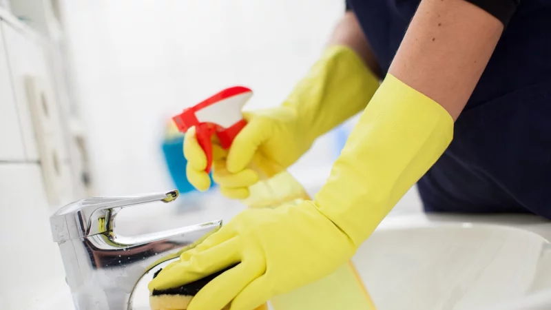 Die Anmeldung der Besch&auml;ftigung hat den Vorteil, dass der Auftraggeber 20 Prozent der Aufwendungen f&uuml;r die geringf&uuml;gig besch&auml;ftigte Haushaltshilfe von der Steuer absetzen kann. - &copy; Christin Klose/dpa-tmn