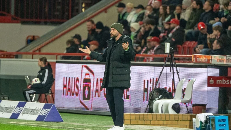 Union Berlins Trainer Stephan Lerch muss lange auf seine Spielerin Korina Janez verzichten. (Archivbild) - &copy; Matthias Koch/dpa