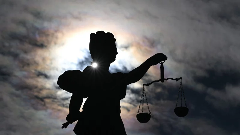 Gericht entscheidet zugunsten des Miteigentümers: Eigenbedarf kann Vorrang vor dem Wohnrecht von Angehörigen haben. - © Arne Dedert/dpa/dpa-tmn