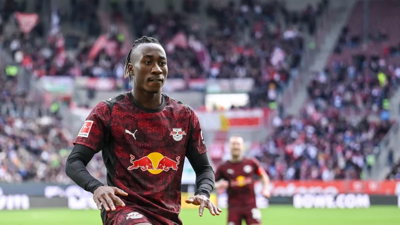 Der 18-j&auml;hrige Yan Diamonde jubelt nach seinem ersten Bundesliga-Tor. - &copy; Harry Langer/dpa