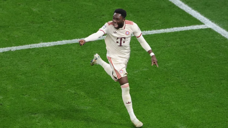 Alphonso Davies will nach seinem Kreuzbandriss bald sein Comeback in der Bundesliga und Champions League geben. (Archivfoto) - &copy; Rolf Vennenbernd/dpa