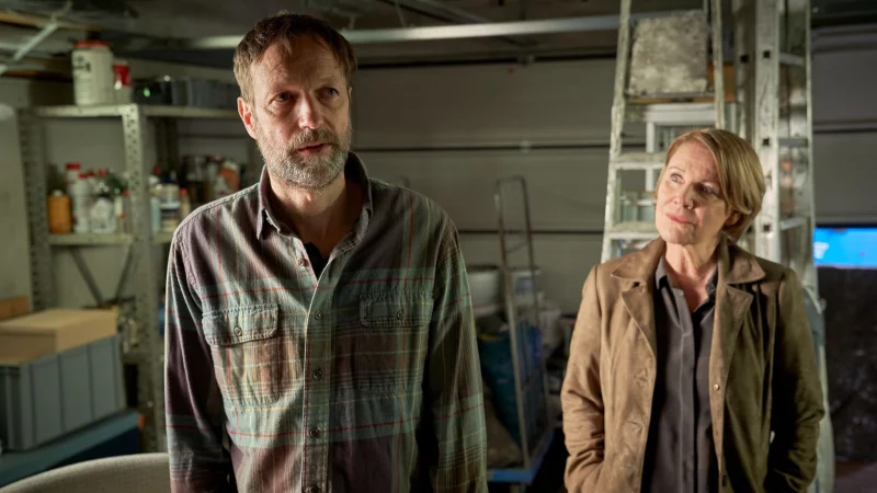 Szene des Krimis &laquo;Marie Brand und der &uuml;berwundene Tod&raquo; mit Schauspieler Martin Skoda als Malermeister Stefan Fassbender und Mariele Millowitsch als Marie Brand. - &copy; Guido Engels/ZDF /dpa