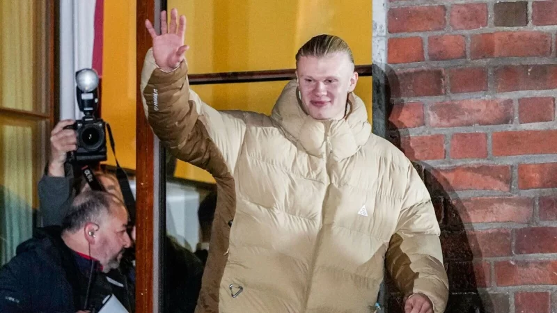 Norwegens Fu&szlig;ballstar Erling Haaland beim Empfang. - &copy; Heiko Junge/NTB/dpa