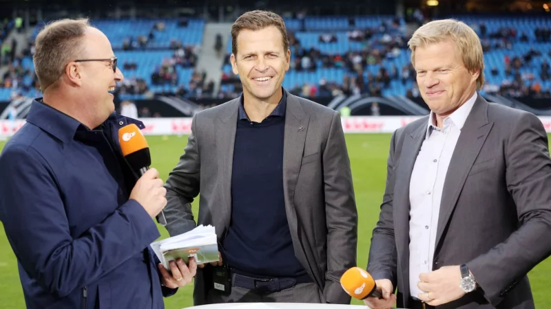 Oliver Bierhoff (M.) und Oliver Kahn (r) z&auml;hlen die deutsche Mannschaft nicht zu den WM-Titelkandidaten. (Archivbild) - &copy; picture alliance / dpa