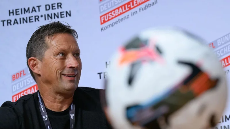 Er arbeitet nun neun Monate als Berater der japanischen Fu&szlig;ball-Liga. - &copy; Hendrik Schmidt/dpa