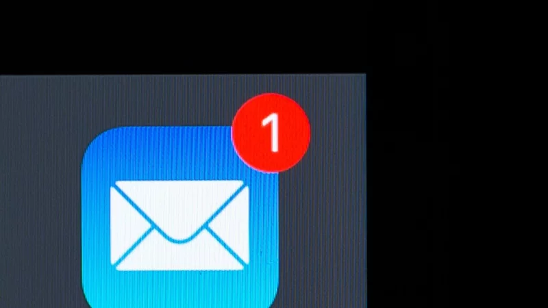 Sensible Daten vom dienstlichen Account an die private Mailadresse weiterleiten? Das kann den Ausschluss aus dem Betriebsrat zur Folge haben. - © Silas Stein/dpa/dpa-tmn