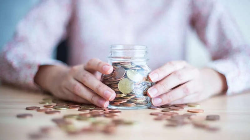 Das Sammeln von M&uuml;nzen in der Spardose ist uneingeschr&auml;nkt erlaubt: Selbst gr&ouml;&szlig;ere Mengen d&uuml;rfen privat aufbewahrt werden. - &copy; Arne Immanuel B&auml;nsch/dpa/dpa-tmn