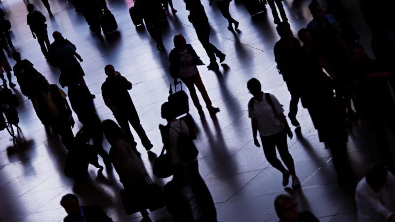 Die Polizei warnt vor Betrügern, die sich als «gestrandete» Touristen ausgeben, um an Bargeld zu kommen. - © Nicolas Armer/dpa/dpa-tmn