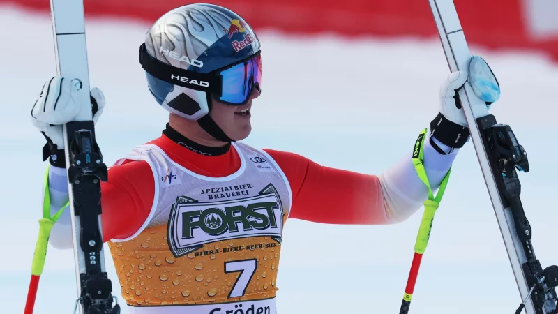 Weltmeister Franjo von Allmen gewinnt die Abfahrt von Gr&ouml;den. - &copy; Alessandro Trovati/AP/dpa