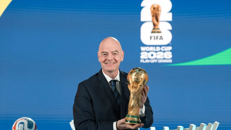 FIFA-Pr&auml;sident Gianni Infantino freut sich &uuml;ber die gro&szlig;e Nachfrage f&uuml;r die Fu&szlig;ball-WM. - &copy; Claudio Thoma/KEYSTONE/dpa