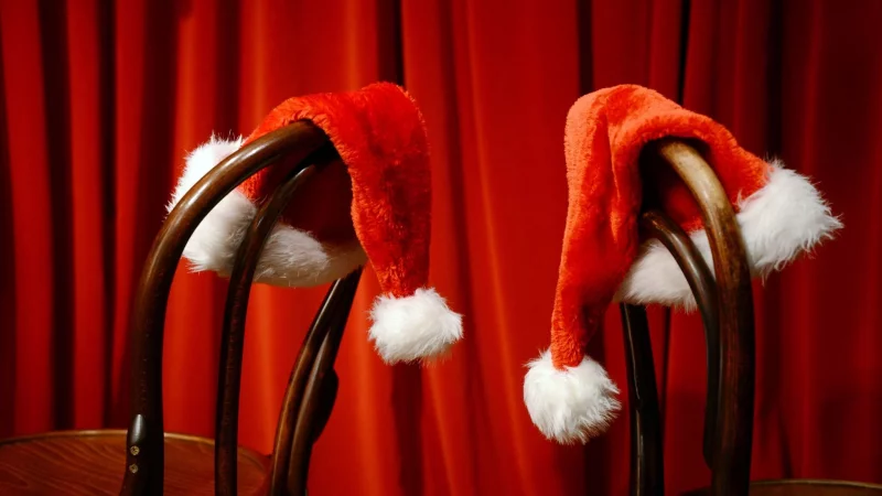 Flexibilität an den Feiertagen sorgt für mehr Harmonie: Gemeinsame Rituale lassen sich auch außerhalb des Heiligabends gestalten. - © Jens Kalaene/dpa-Zentralbild/dpa-tmn