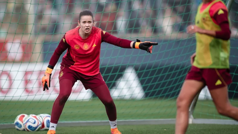 Stina Johannes soll sich gegen Frankreich im Tor bewähren. - © Marius Becker/dpa