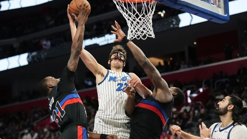 Erzielte mit Maske 21 Punkte für Orlando: Franz Wagner. - © Ryan Sun/AP/dpa