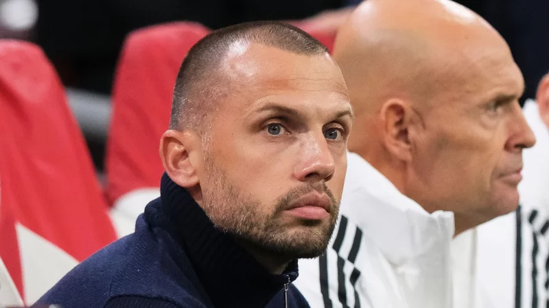 John Heitinga ist nicht l&auml;nger Trainer von Ajax Amsterdam. - &copy; Patrick Post/AP/dpa