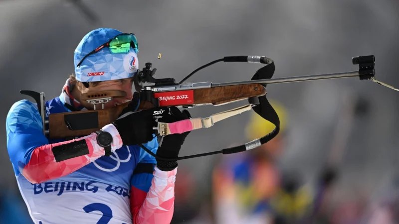 Bei den Olympischen Winterspielen von Peking gewann Eduard Latypow dreimal Bronze - eine Teilnahme 2026 scheint ausgeschlossen. (Archivbild) - © Hendrik Schmidt/dpa-Zentralbild/dpa