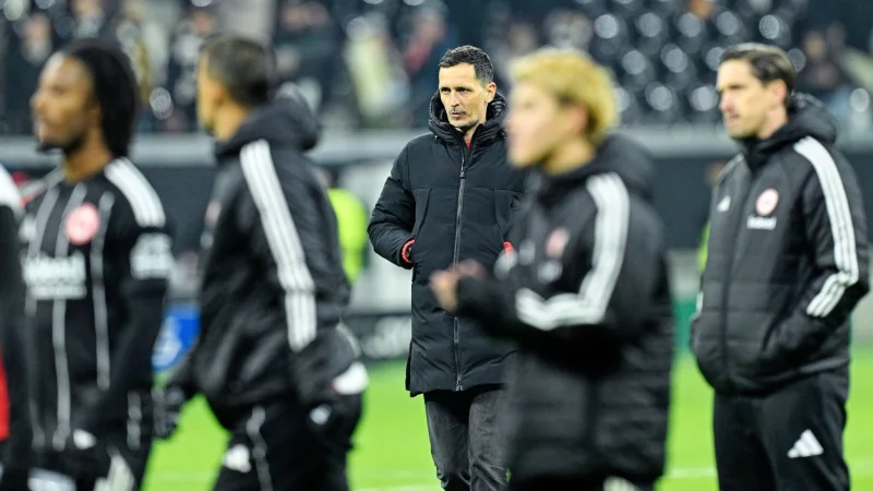 Baute seine Spieler auf: Trainer Toppm&ouml;ller. - &copy; Uwe Anspach/dpa