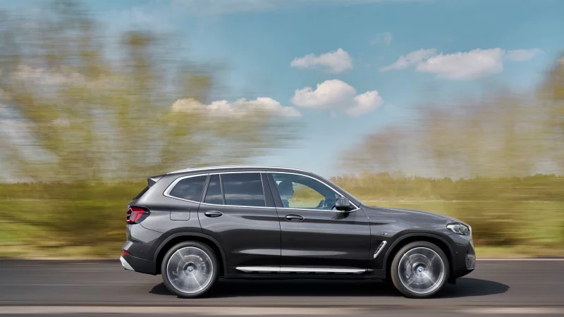 Komfortabel gleiten oder dynamische Attacke? Der BMW X3 beherrscht beide Gangarten und ist gut verarbeitet - worauf aber sollten Gebrauchtkäufer achten? - © Tom Kirkpatrick/BMW AG/dpa-tmn