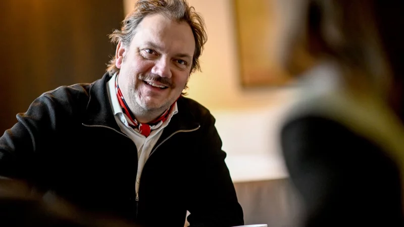 Charly Hübner ist in dem neuen Film «Der Held vom Bahnhof Friedrichstraße» von Wolfgang Becker zu sehen. - © Britta Pedersen/dpa