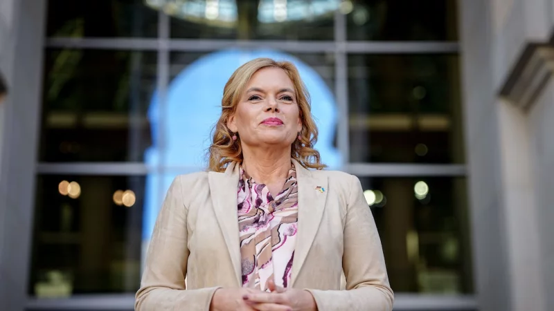 Julia Kl&ouml;ckner war 1994/1995 Weink&ouml;nigin von Nahe und 1995/1996 Deutsche Weink&ouml;nigin. (Archivbild) - &copy; Kay Nietfeld/dpa