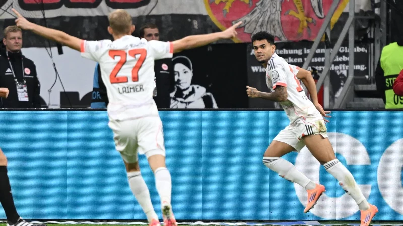War der Matchwinner in Frankfurt: Bayerns Luis Díaz (r). - © Arne Dedert/dpa