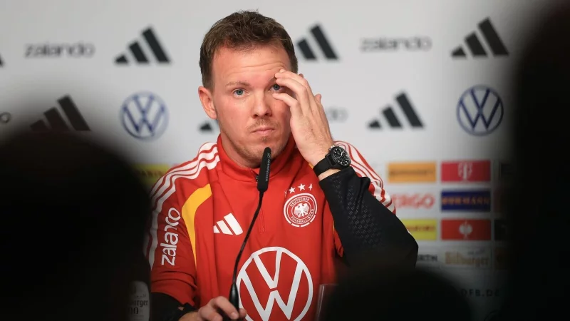 Julian Nagelsmann spricht bei der Pressekonferenz vor dem Slowakei-Spiel. - &copy; Jan Woitas/dpa