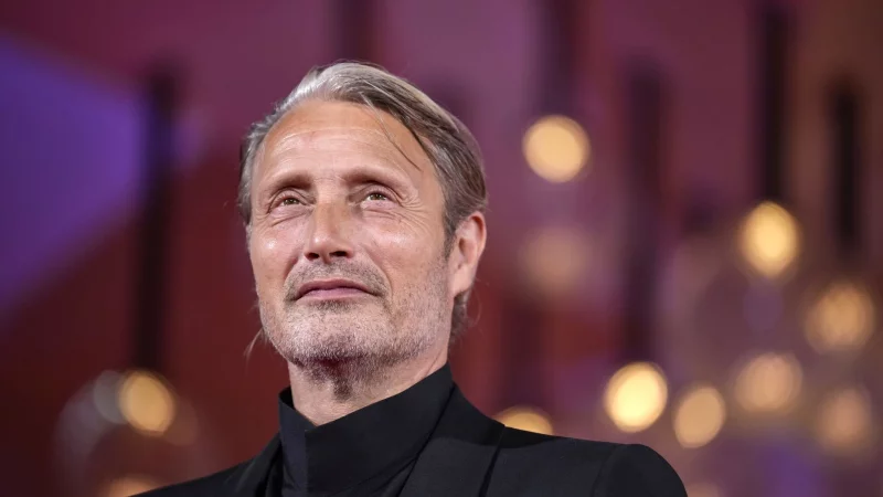 D&auml;nemarks bekanntester Schauspieler Mads Mikkelsen war selbst schon oft der B&ouml;sewicht wie im James-Bond-Film &laquo;Casino Royale&raquo; oder in &laquo;Indiana Jones und das Rad des Schicksals&raquo;. (Archivfoto) - &copy; Alessandra Tarantino/Invision/AP/dpa