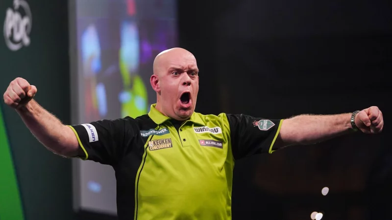Ex-Weltmeister Michael van Gerwen will sich nach einem schwierigen Jahr bei der Darts-WM in London beweisen. (Archivbild) - &copy; Alberto Pezzali/AP/dpa