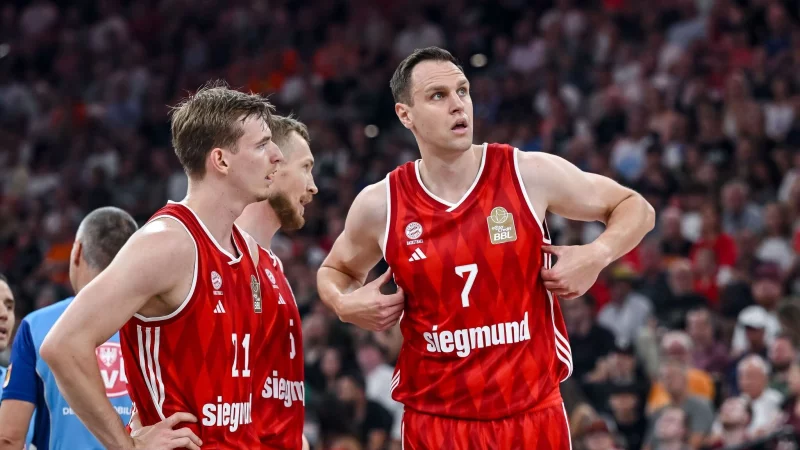 Münchens Johannes Voigtmann stemmte sich gegen die nächste EuroLeague-Niederlage. - © Harry Langer/dpa