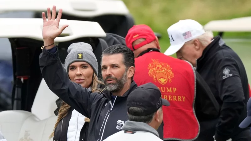Bettina Anderson ist wiederholt an der Seite von Donald Trump Jr. gesehen worden - wie etwa beim Golf-Besuch seines Pr&auml;sidenten-Vaters in Schottland im Juli. (Archivbild) - &copy; Alastair Grant/AP/dpa