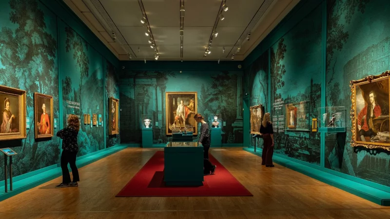 Die Ausstellung «The Grand Tour» im Mauritshuis zeigt derzeit in einer Sonderausstellung Spitzenstücke aus den Kunstsammlungen von drei britischen Landhäusern, darunter auch das Portrait von Thomas William Coke (M). - © Mauritshuis/dpa-tmn