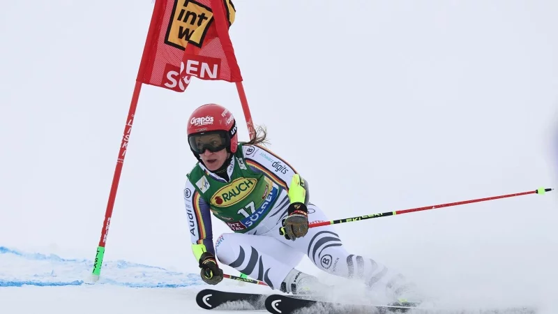 Lena D&uuml;rr ist eine der gr&ouml;&szlig;ten Hoffnungen im DSV auf Podestpl&auml;tze im Olympia-Winter. (Archivfoto) - &copy; Marco Trovati/AP/dpa
