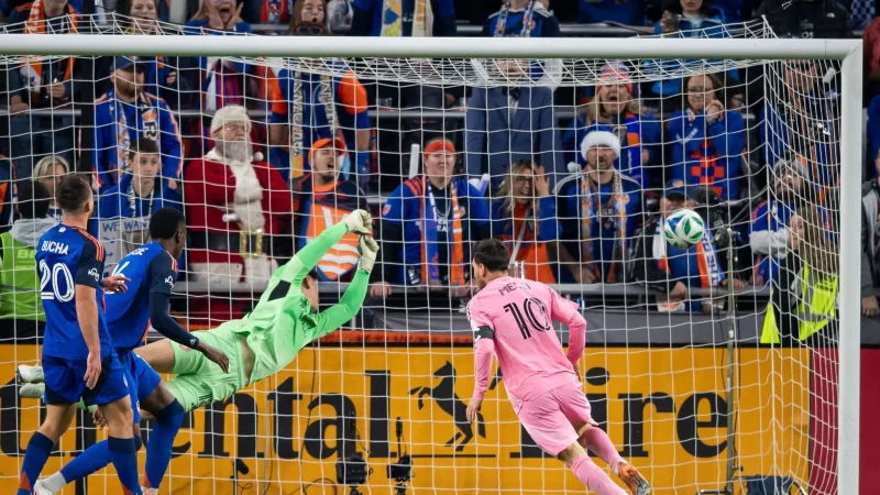 Weltmeister Lionel Messi trifft zur Führung für Inter Miami. - © Tanner Pearson/AP/dpa