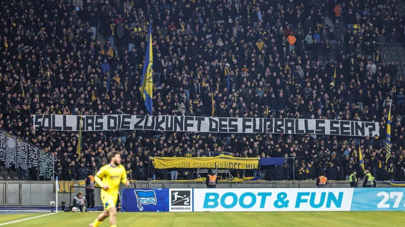 Fans von Eintracht Braunschweig haben protestiert. - &copy; Andreas Gora/dpa