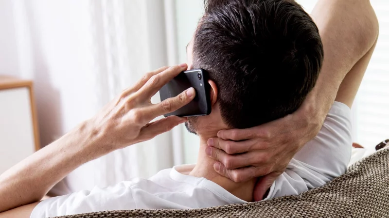 Betrüger nutzen gefälschte Anrufe mit der Nummer 116 116, um an vertrauliche Daten wie PIN oder TAN zu gelangen. - © Christin Klose/dpa-tmn