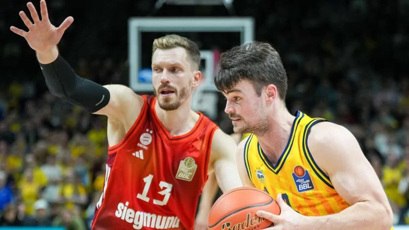 Spielen sie bald in der NBA Europe gegeneinander? Bayerns Andreas Obst (links) und Alba-Profi Jonas Mattisseck. (Archivfoto) - &copy; Soeren Stache/dpa